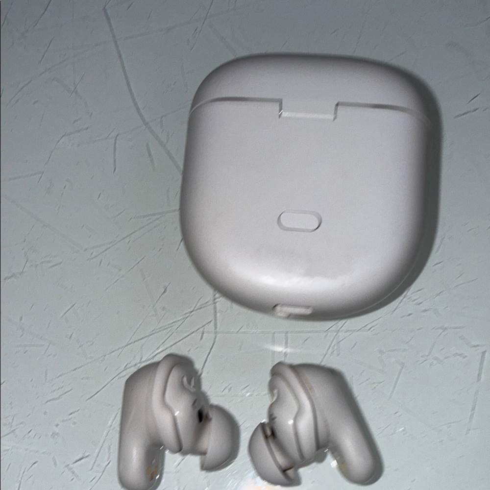 Bose White Wireless Earbuds with Blue Case - Picture 5 of 6